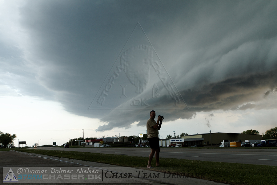 Shelf cloud md Kai-Asle i forgrunden